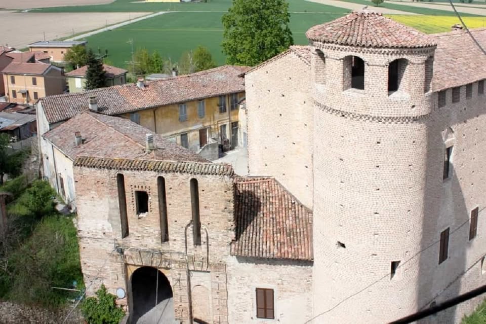 Evento Visite al cantiere del Castello di Calendasco, Aperitivo Medievale e giocolieri Locandina Visite al cantiere del Castello di Calendasco, Aperitivo Medievale e giocolieri - domenica 25 settembre ore 09:00 - 11:00