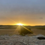 Immagine evento Tramonto alla necropoli a Domus de Janas “S’Acqua Salida & Corongiu”. a Pimentel (CA) Tramonto alla necropoli a Domus de Janas "S'Acqua Salida & Corongiu". a Pimentel (CA) il 2 ottobre 2026