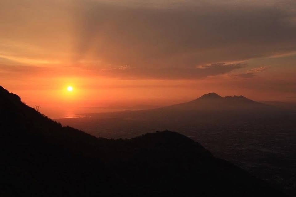 Evento Vesuvio Sunset Trekking Con Aperitivo Locandina Vesuvio Sunset Trekking Con Aperitivo - sabato 24 ottobre ore 16:30 - 18:30